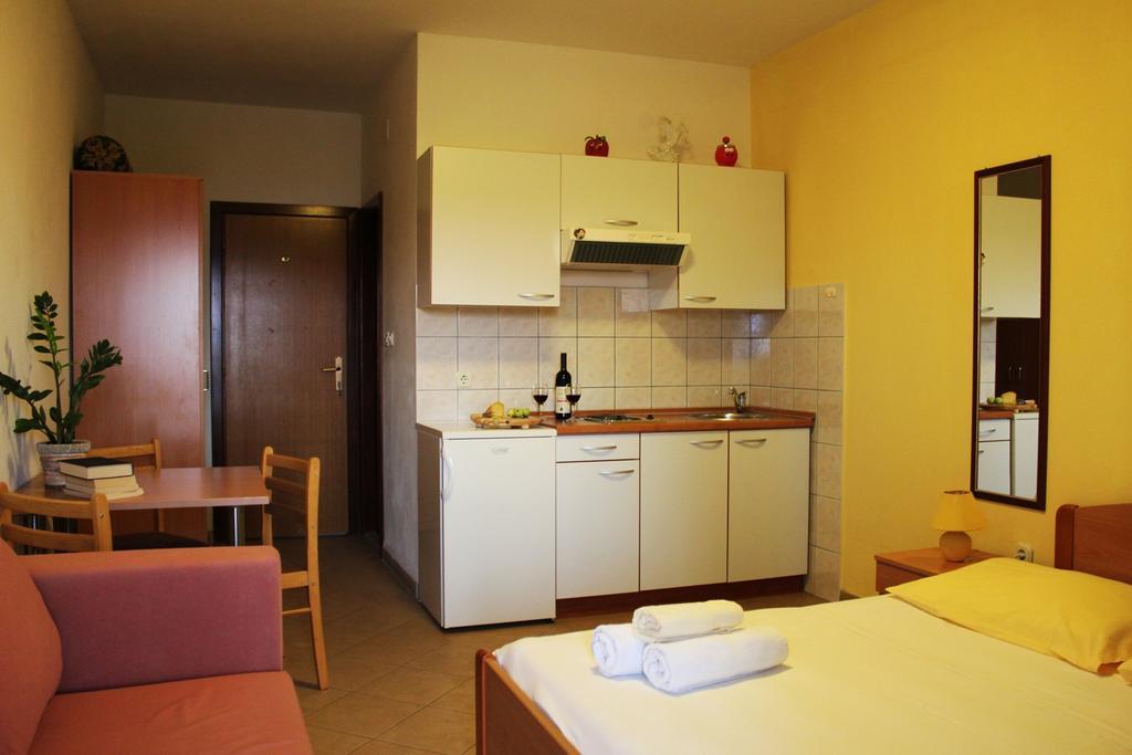 Apartments Ida Sućuraj Extérieur photo